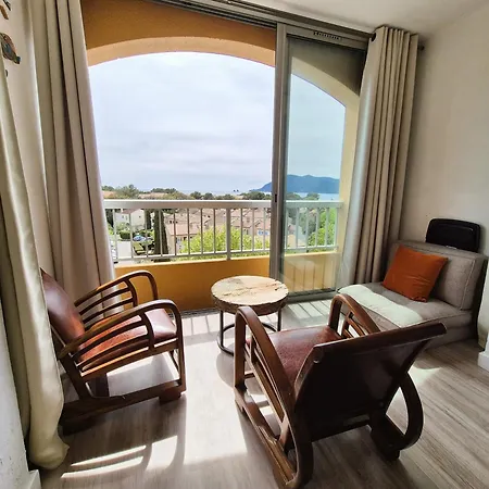 Apartment Refait A Neuf, Vue Mer, Proche Des Plages Et Des Commerces...